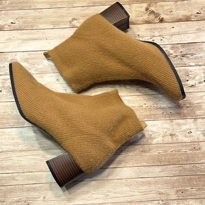 NWOB tijn 2” Libby Sock Booties Camel Size 10